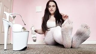 Barefoot brunette masturbates with toys in sexy white tights