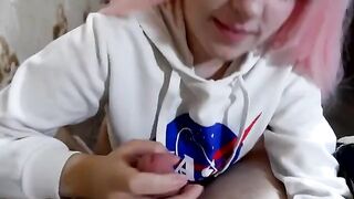 Reading interrupted, girl sucks the guy’s cock passionately