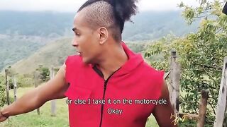 Mariana fixes her car on the street with her sweet pussy