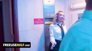 Hot bathroom attendant seduces club-goers with special treatment