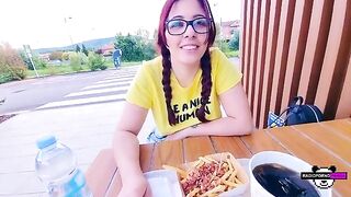 Babe sucks the dick of her neighbor for 40 euros