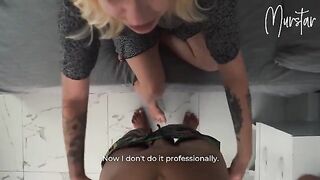 The pretty woman fucked with a employee of the cleaning company in a steamy encounter