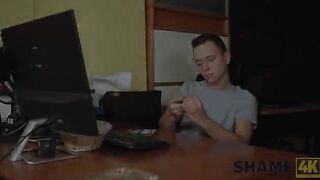 The guy played a trick on the sexy mature from Shame4K