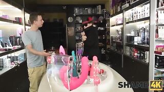 The guy played a trick on the sexy mature from Shame4K