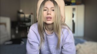 The beautiful woman shows her body to her boyfriend and they fuck