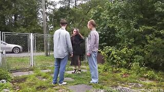 A guy fucked a girl hard in the village, right on the street