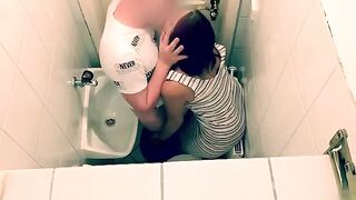 A hot girl met a guy on Tinder and fucked with him in the restaurant toilet