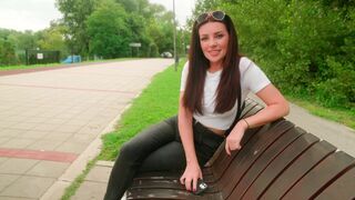 Blowjob in the park with a risk of being caught