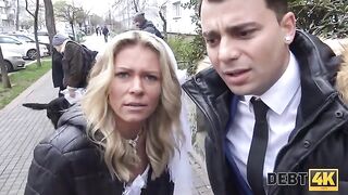 The blonde is fucking with a collector in front of her husband