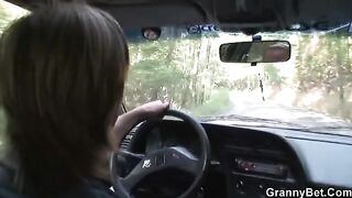 The old lady was picked up, she showed her skills and received a cumshot