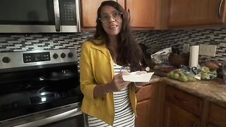 My nerdy stepmom, with her big ass, masturbates me in the mornings when my dad's not around