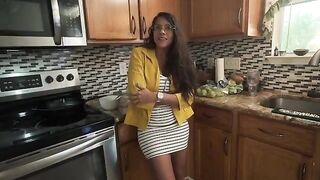 My nerdy stepmom, with her big ass, masturbates me in the mornings when my dad's not around