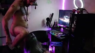 The gamer girl gets her pussy railed while playing Destiny 2