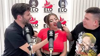 Sara Blonde, interviewed on Elo Podcast, ends up with a mess on her face