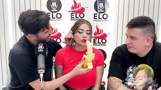 Sara Blonde, interviewed on Elo Podcast, ends up with a mess on her face