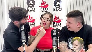 Sara Blonde, interviewed on Elo Podcast, ends up with a mess on her face