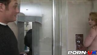 Curvy British beauty Harmony Reigns gets banged after showering