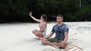 A short time meditation on the beach and a deep blowjob from a stranger, in 4K