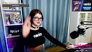 A streamer girl skinloverss sold her body during a donation stream