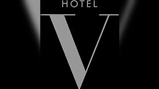 Two hungry girls seduced the employee of the hotel