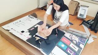 She received a special delivery through a hole in the box