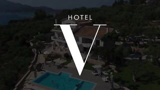 Scarlett and Honour get naughty poolside service in a steamy BLACKED scene