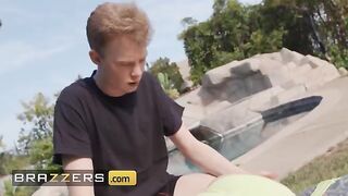 Curvy MILF Dee Williams and her stepdaughter Daya Knight get fucked by a pro
