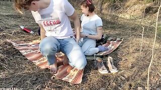 A girl is not at all embarrassed to have sex in nature