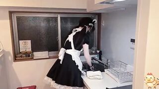 When a friend is still an entertainer, it’s like a homemade show