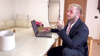 Secretary got fired and she squirted cum on the boss's dick