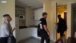 The girl tastes houses with her ass - Villa Anderson