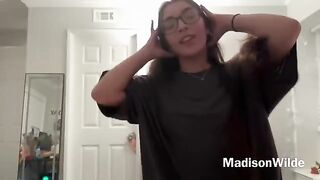Latina teen gets her boyfriend’s cock sucked while wearing glasses, showcasing real passion