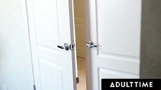 Voyeur MILF Alexis Fawx seduces teen Carter Cruise for scissoring