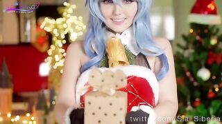 Sia Siberia cosplays, offering a thrilling Christmas treat with her sweet pussy