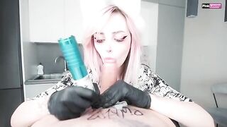 Hot blowjob during a home tattoo session. Both painful and pleasurable