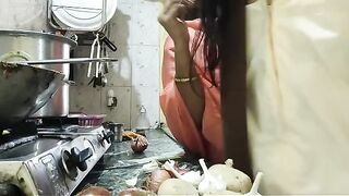 Two guys fucked their friend’s wife in a steamy Mumbai threesome