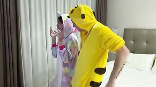 The cute girl kneed her stepbrother after dancing on TikTok