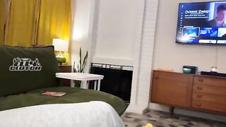 A guy on a tinder date got a surprise with roommate