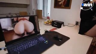 Fix the laptop and get sex with the cute teen