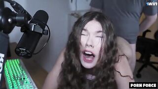 A sexy girl has done something good for a change