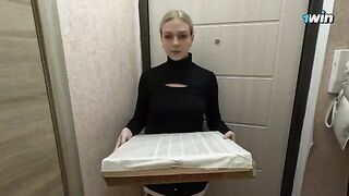 The hot girl was ordered a pizza and she worked with her pussy