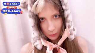 A girl with a wide hole was penetrated by a huge dick in HD
