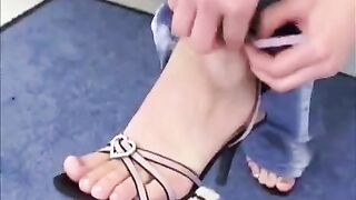 Juicy brunette makes a blowjob and fucks beautifully