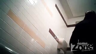 A camera was secretly installed in the toilet bowl. A girl came to pee