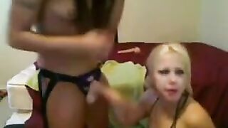 The blonde with big boobs has virtual sex in chat
