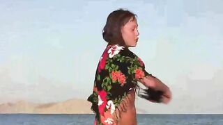 A member shows a girl the way to defend herself against attackers
