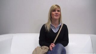 A pretty 25-year-old Czech girl made blowjob at the porn casting