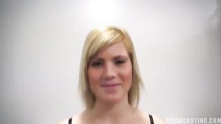 A pretty 25-year-old Czech girl made blowjob at the porn casting