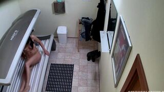 A hidden camera in a Czech solarium captured a naked client, showcasing secret surveillance