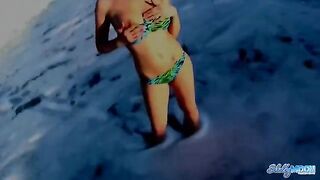 An Iraqi girl is not ashamed to show her body